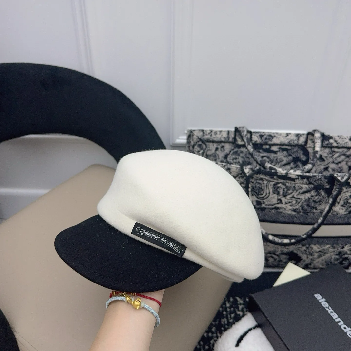 🆕 Haute couture wool hat! The new Croix Heart is a very stylish hat style! The classic black and white color scheme is full of luxury!
